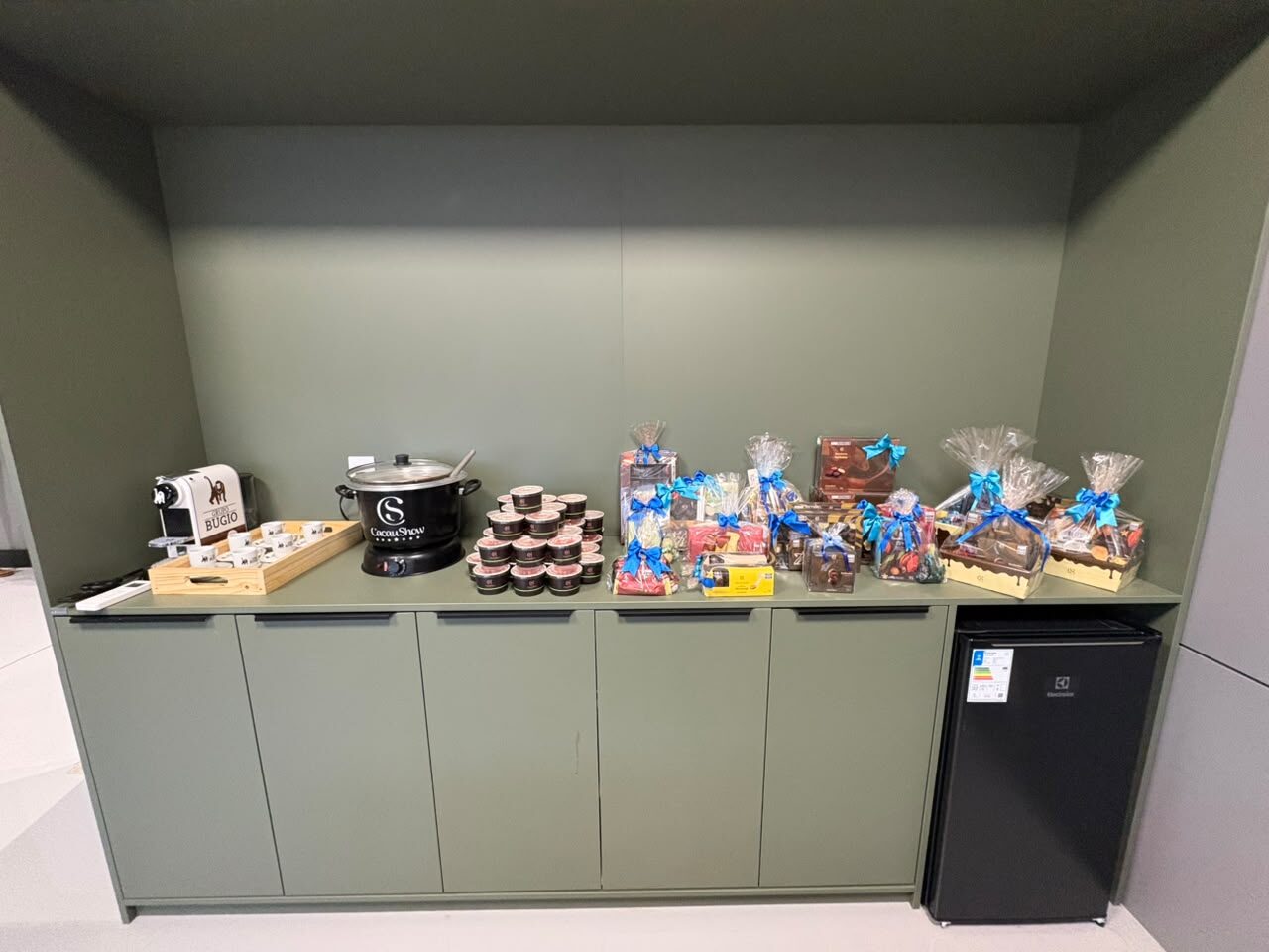 Coffee da empresa com fondue, sobremesas e kits